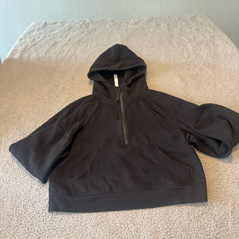 Lululemon Athletica Women's Scuba Oversized 1/2 Zip Cropped Hoodie in Black M/L
